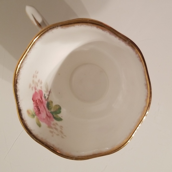 Vintage Royal Albert American Beauty Bone China Teacup & Saucer Set - Picture 6 of 17